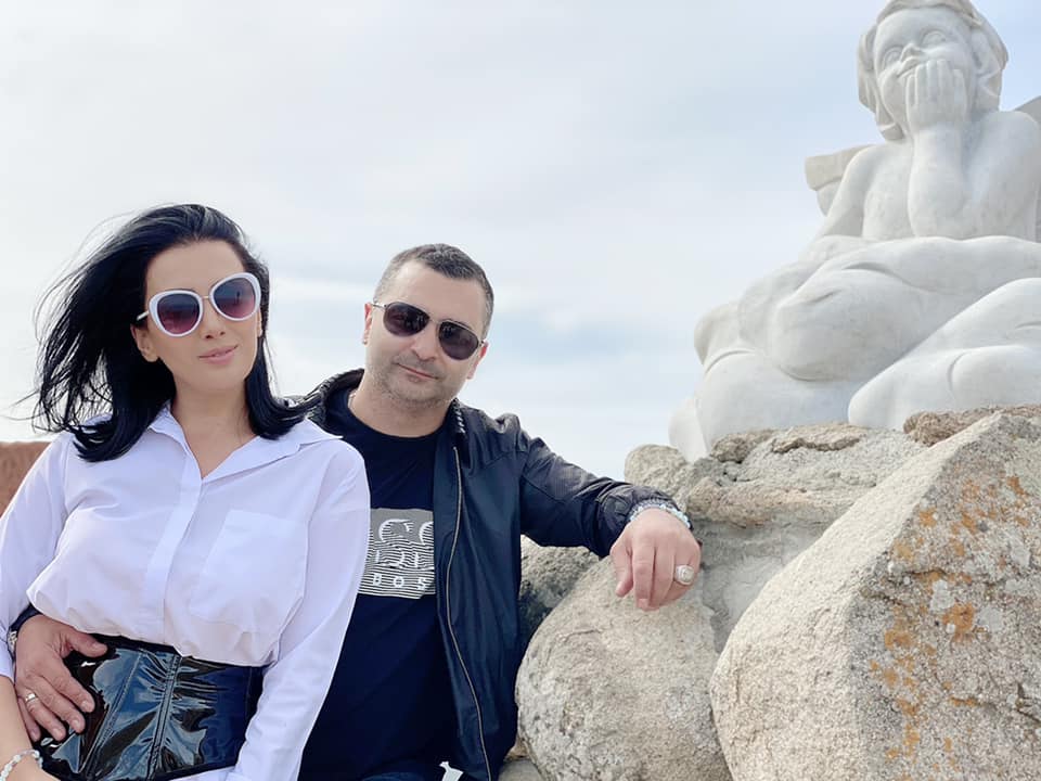 Երջանիկ եմ շատ, որ հենց դու ես իմ ամուսինը. Վիկ Դարչինյանի կինը շնորհավորել է նրան