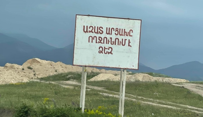 Արցախին մենակ չթողնե՜ք, Արցախը շաղախն է մեր արյան... Կարին Տոնոյանի հուզիչ հորդորը հայրենակիցներին