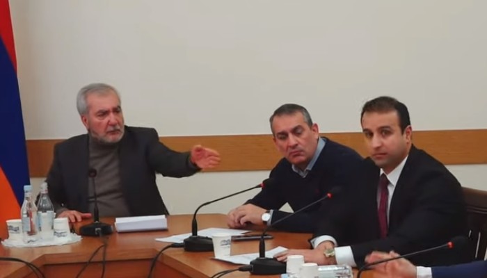 Նիստի ընթացքում կրքերը թեժացան և սկսվեց վեճ, որի ընթացքում․․․ տեսանյութ