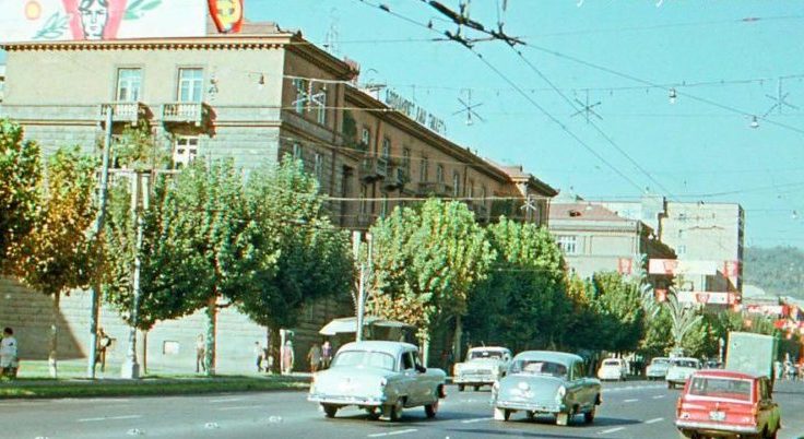 Պրոսպեկտ 1974 թ․ ինչ գեղեցիկ էին կենտրոնում շարված կլոր լուսարձակները