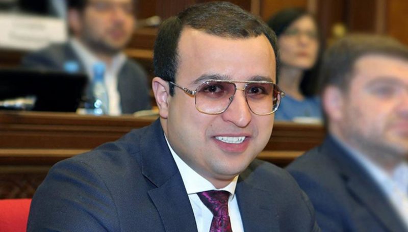 Տեսանյութ՝ Հայկ Սարգսյանի դստեր համար ինչպիսի շքեղ ատամհատիկ են արել