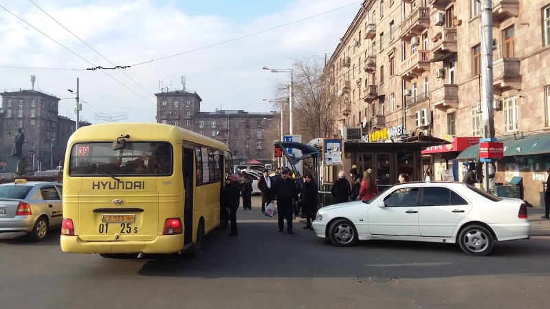 Երևանում կտրուկ շոգի պատճառով՝ կանգառում տղամարդն ուշագնաց է եղել
